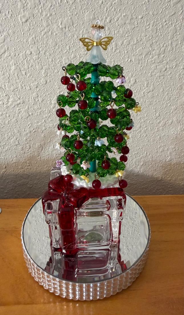 Beaded mini Christmas tree — photo 1