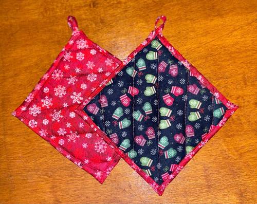 Cozy Winter Mittens Christmas Potholders - Reversible Red Snowflake Hot Pad - Festive Holiday Kitchen Gift for Bakers