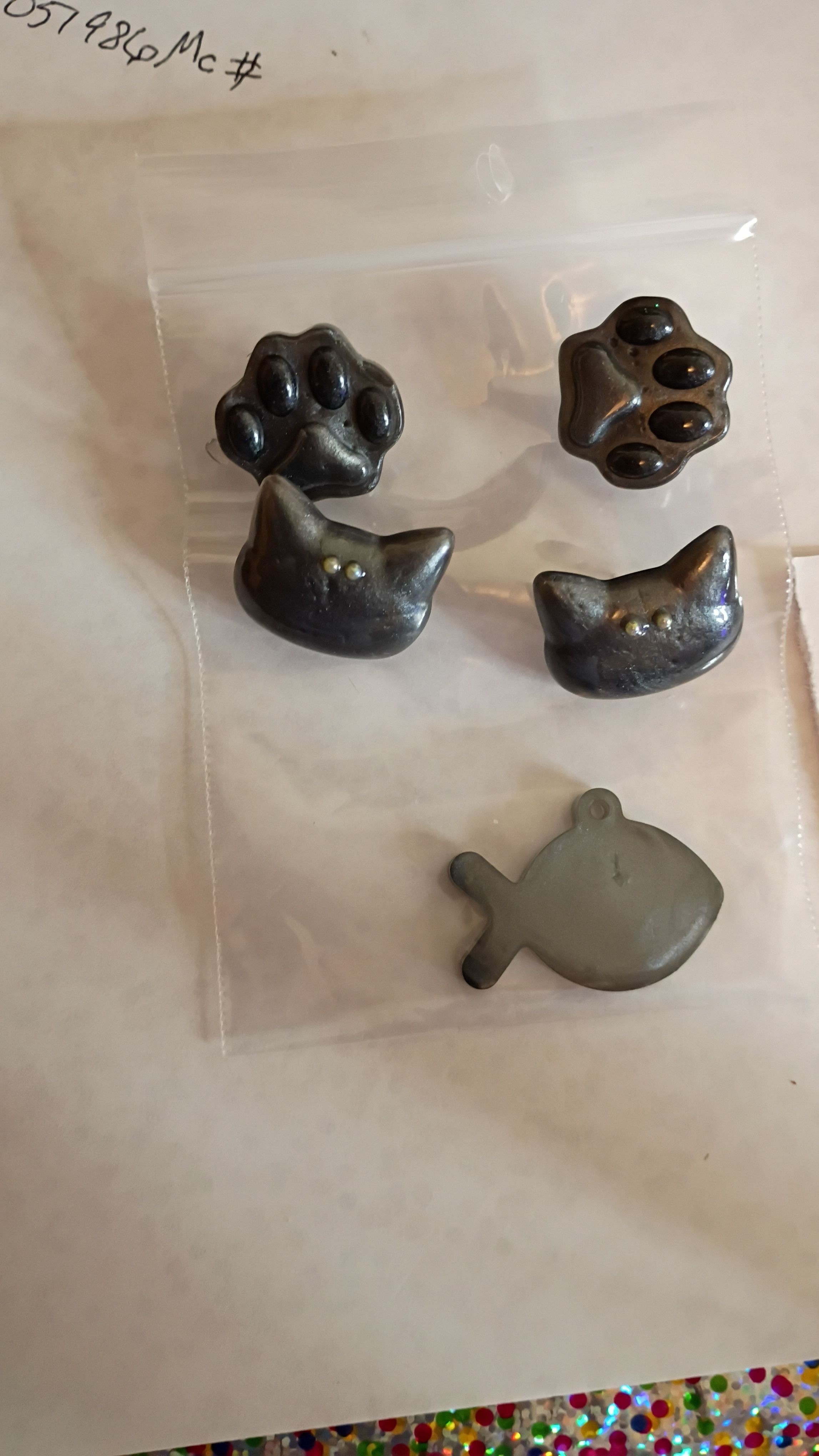 Gray kitty paws and kitty face set