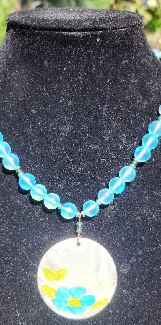 Blue glass shimmer necklace — photo 1